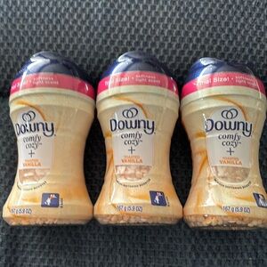 SEALED downy comfy cozy toasted vanilla laundry scent beads!